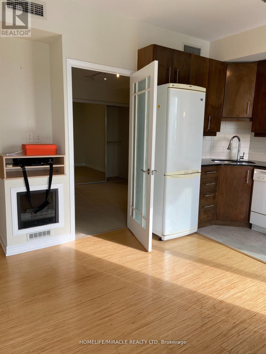 3305 - 3504 Hurontario Street, Mississauga, Ontario  L5B 0B9 - Photo 9 - W12594100