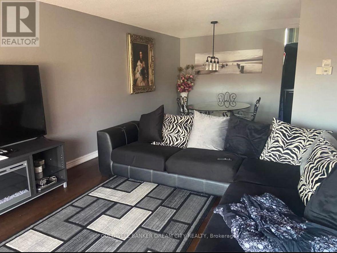 8 Maplehurst Square, Brampton, Ontario  L6Z 1J6 - Photo 7 - W12594120