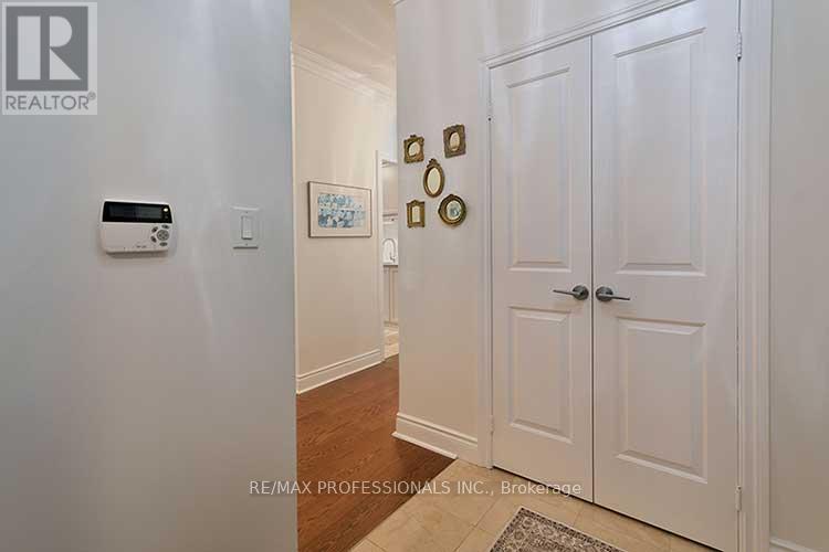 113 - 25 Earlington Avenue, Toronto, Ontario  M8X 3A3 - Photo 6 - W12594122