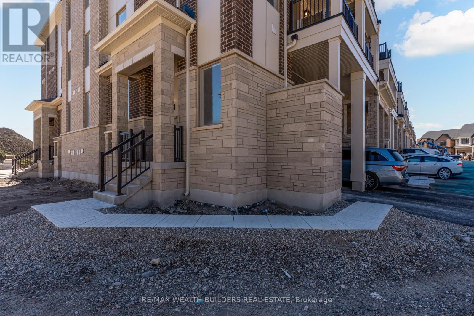 1 Kings Hill Drive, Brampton, Ontario  L7A 0B8 - Photo 2 - W12594162