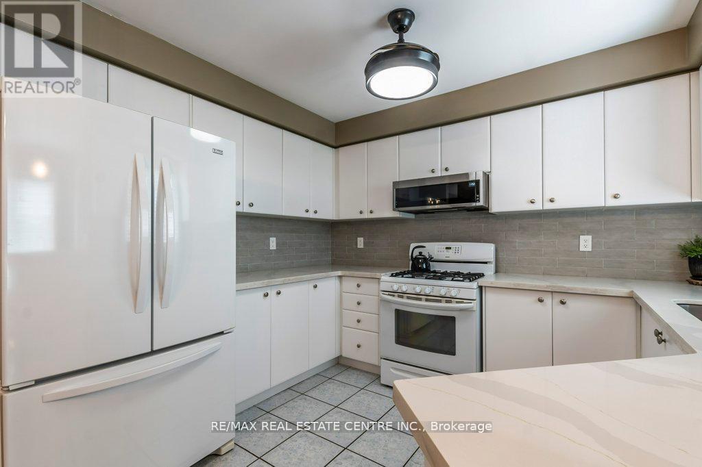 46 Livingston Road, Milton, Ontario  L9T 6B7 - Photo 10 - W12594170