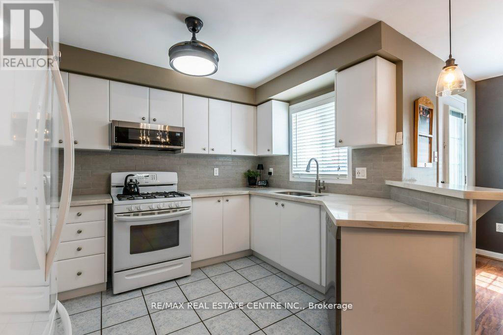 46 Livingston Road, Milton, Ontario  L9T 6B7 - Photo 11 - W12594170