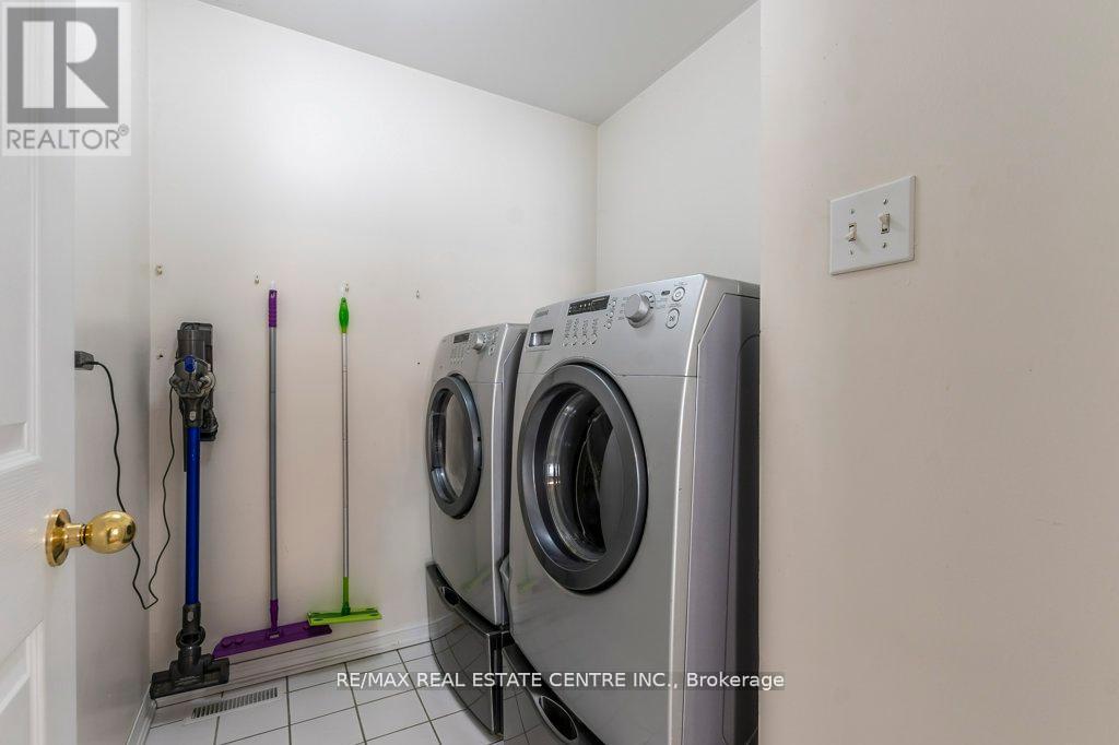 46 Livingston Road, Milton, Ontario  L9T 6B7 - Photo 23 - W12594170