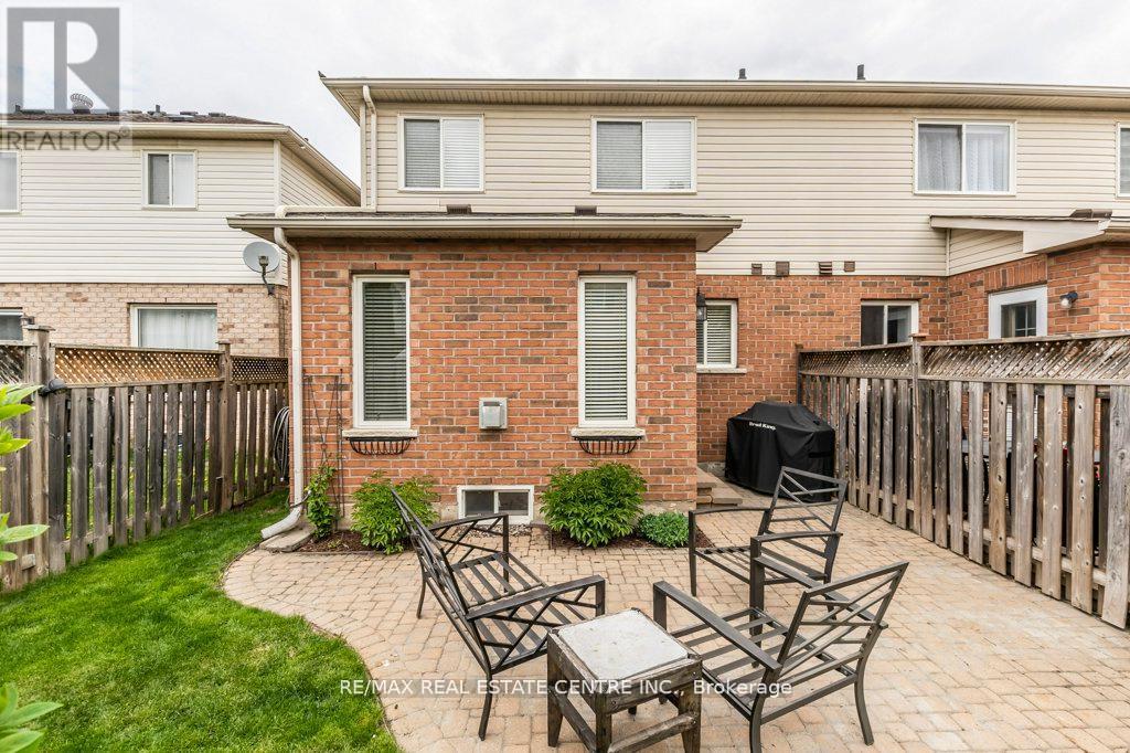 46 Livingston Road, Milton, Ontario  L9T 6B7 - Photo 45 - W12594170