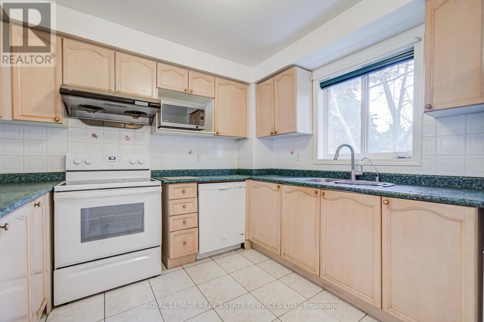 27 - 4991 Rathkeale Road, Mississauga, Ontario  L5V 2G9 - Photo 16 - W12594192