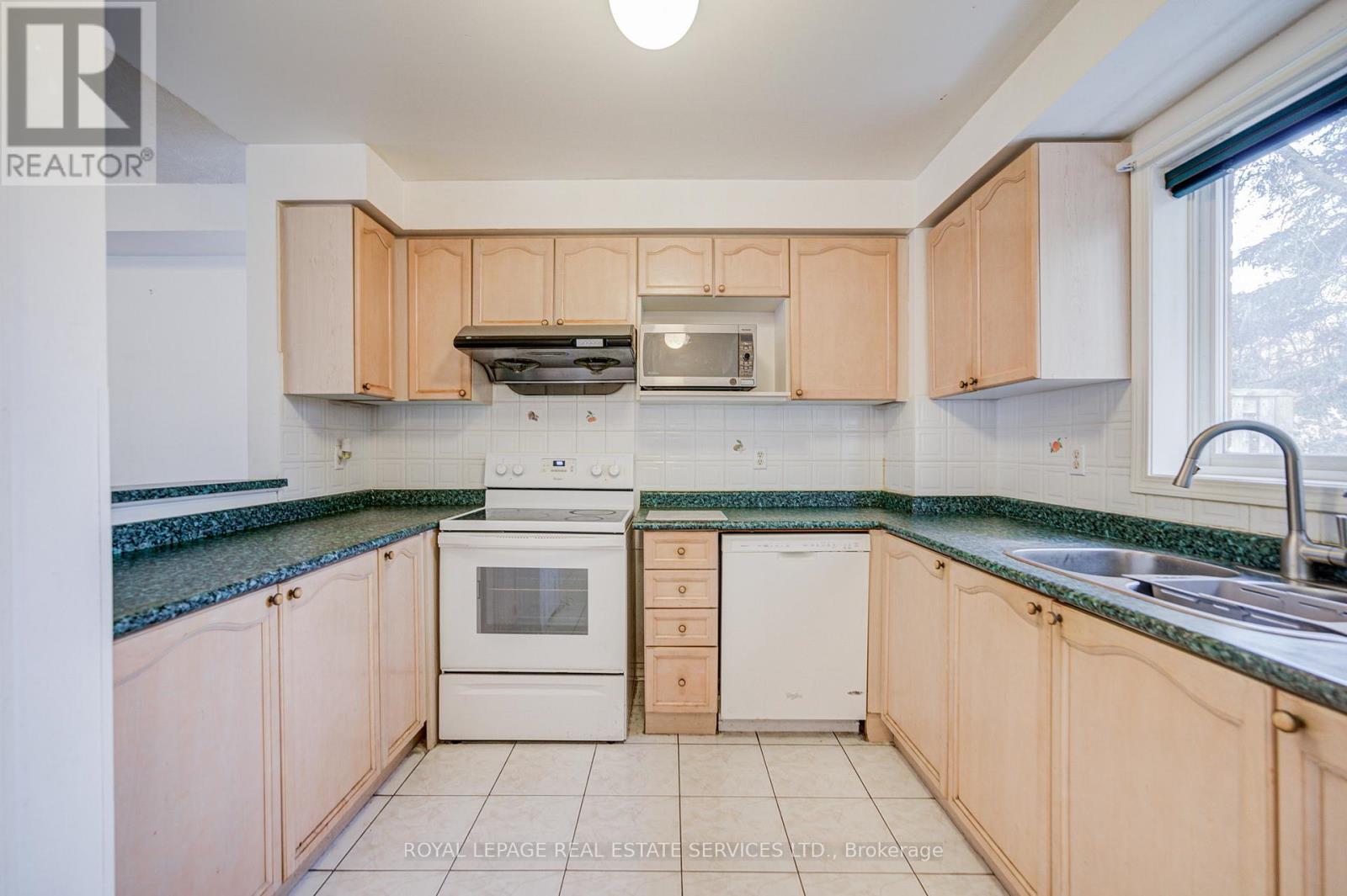 27 - 4991 Rathkeale Road, Mississauga, Ontario  L5V 2G9 - Photo 17 - W12594192