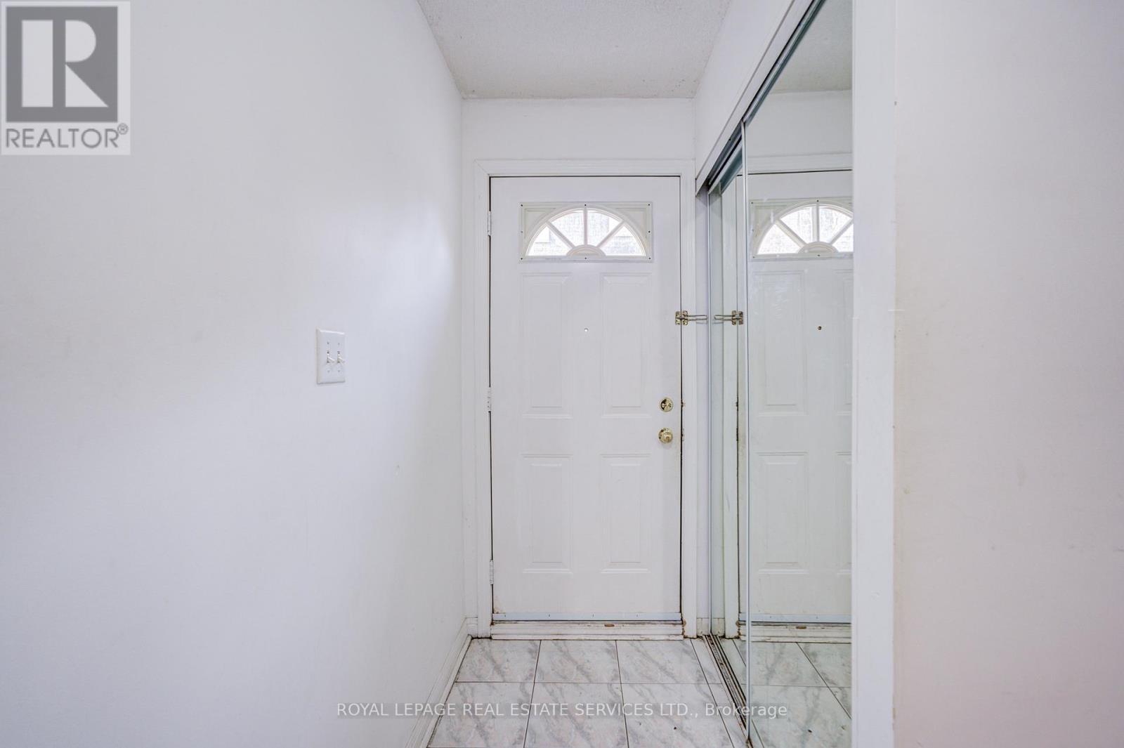 27 - 4991 Rathkeale Road, Mississauga, Ontario  L5V 2G9 - Photo 4 - W12594192