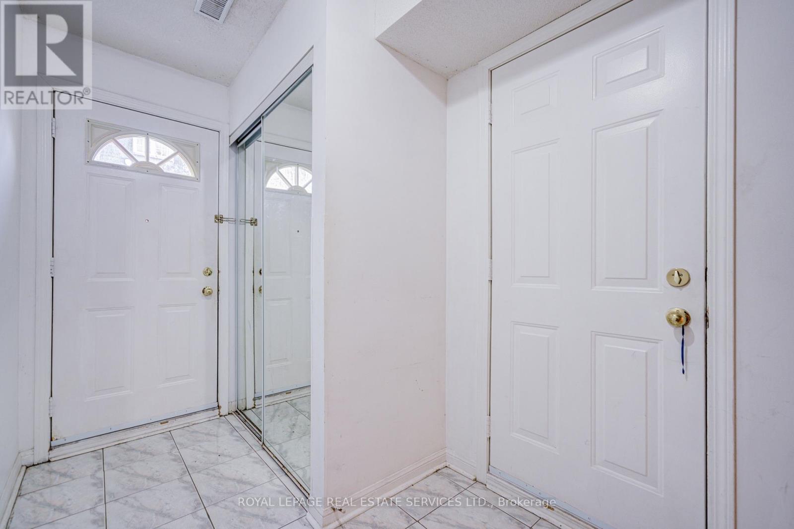 27 - 4991 Rathkeale Road, Mississauga, Ontario  L5V 2G9 - Photo 5 - W12594192