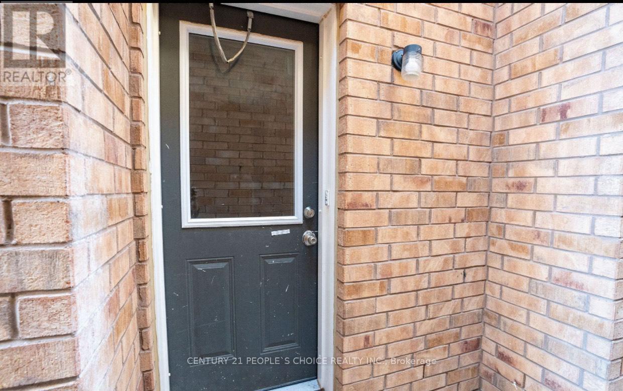 32 Nightjar Drive, Brampton, Ontario  L7A 5A1 - Photo 2 - W12594206