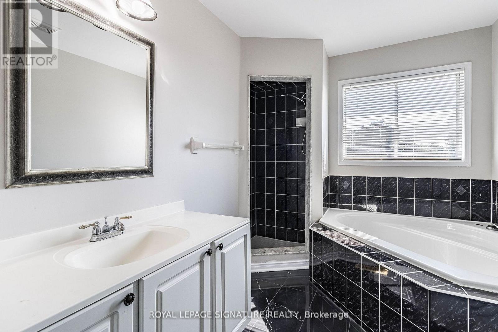 37 Richwood Crescent, Brampton, Ontario  L6X 4K8 - Photo 21 - W12594212