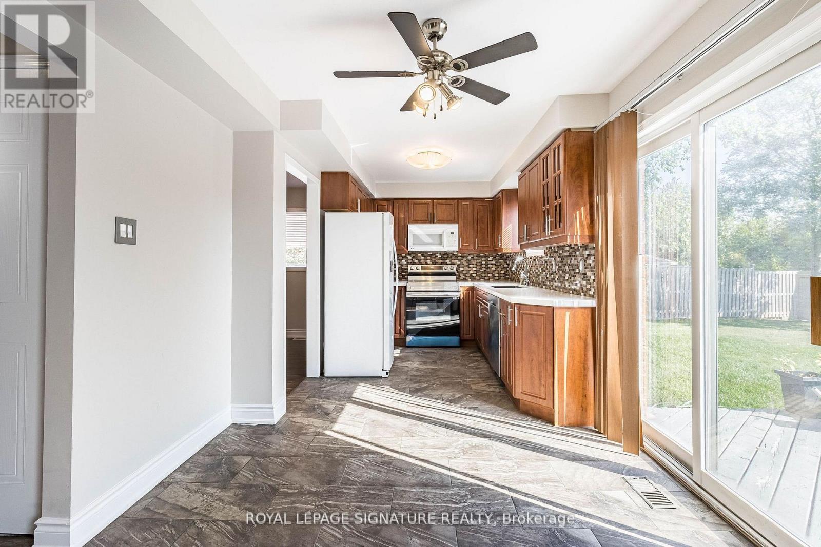 37 Richwood Crescent, Brampton, Ontario  L6X 4K8 - Photo 4 - W12594212