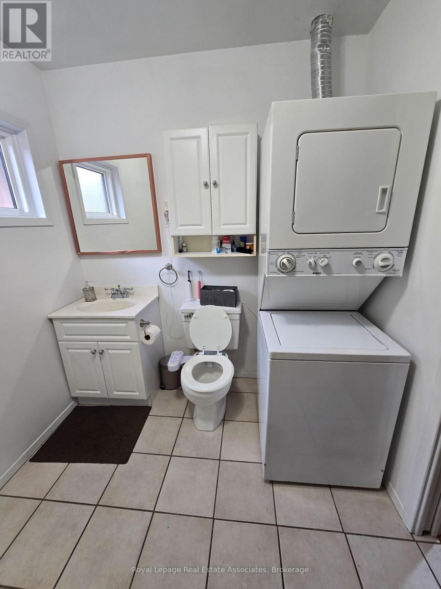 Main - 1109 Caven Street, Mississauga, Ontario  L5G 4J6 - Photo 8 - W12594214