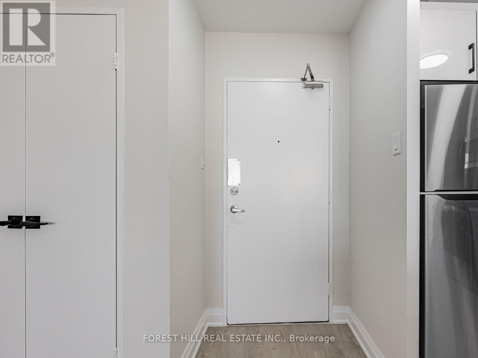 1918 - 377 Ridelle Avenue, Toronto, Ontario  M6B 1K2 - Photo 3 - W12594216