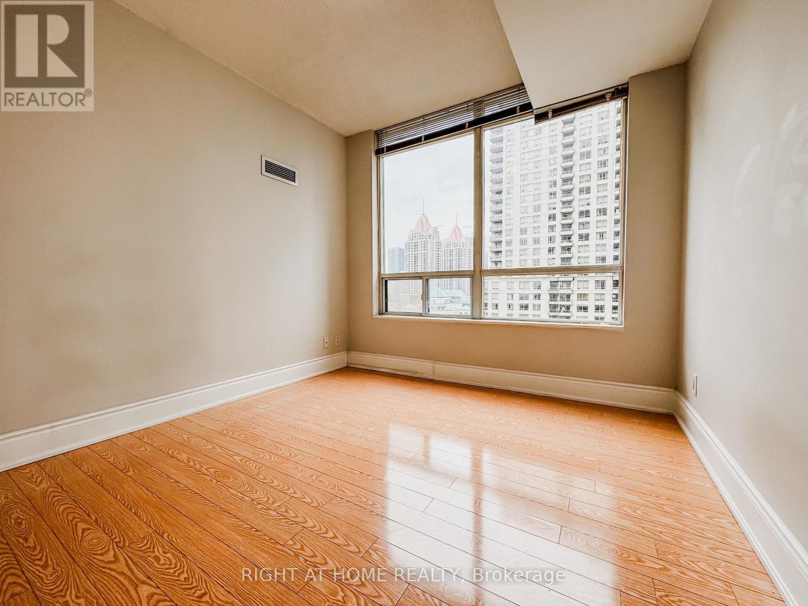 1118 - 3880 Duke Of York Boulevard, Mississauga, Ontario  L5B 4M7 - Photo 13 - W12594220