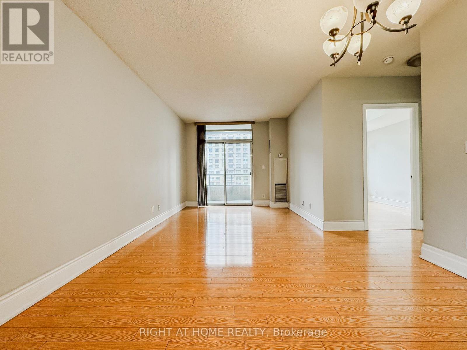 1118 - 3880 Duke Of York Boulevard, Mississauga, Ontario  L5B 4M7 - Photo 7 - W12594220