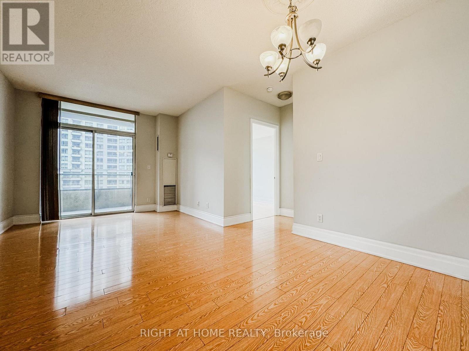 1118 - 3880 Duke Of York Boulevard, Mississauga, Ontario  L5B 4M7 - Photo 8 - W12594220