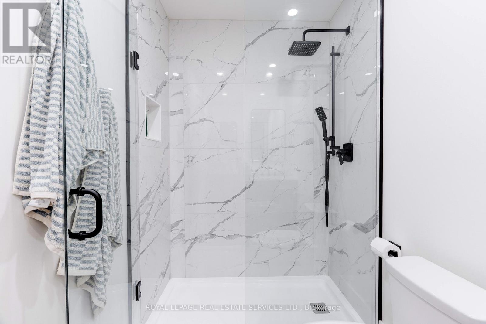 41 Fairwood Place E, Burlington, Ontario  L7T 2B7 - Photo 28 - W12594222