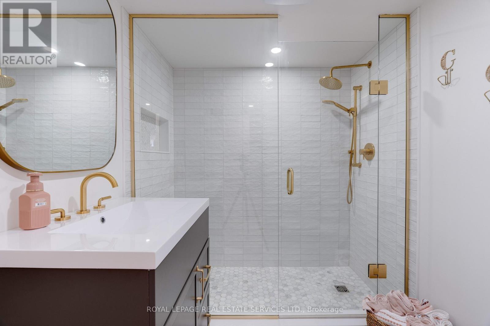 41 Fairwood Place E, Burlington, Ontario  L7T 2B7 - Photo 31 - W12594222