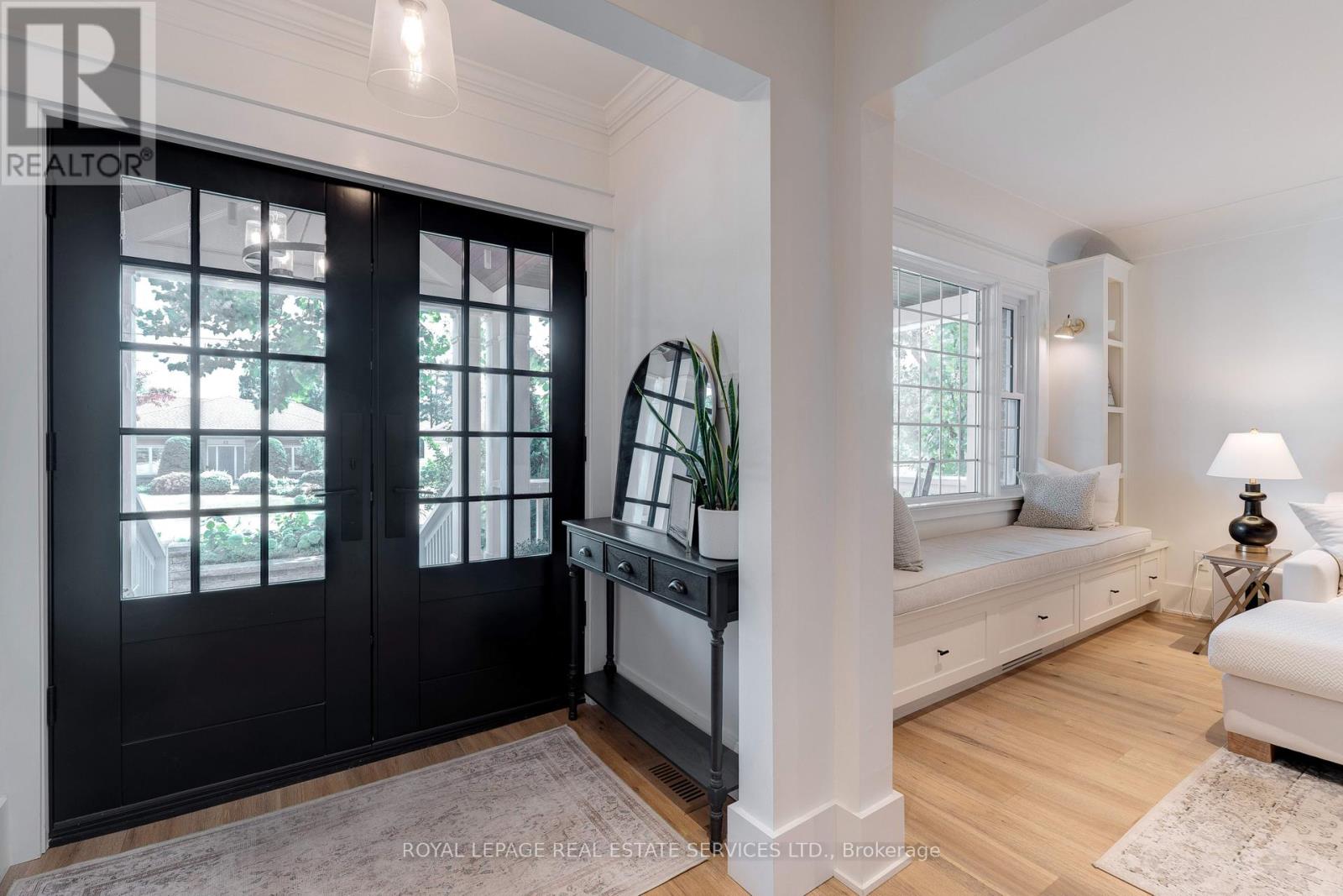 41 Fairwood Place E, Burlington, Ontario  L7T 2B7 - Photo 4 - W12594222