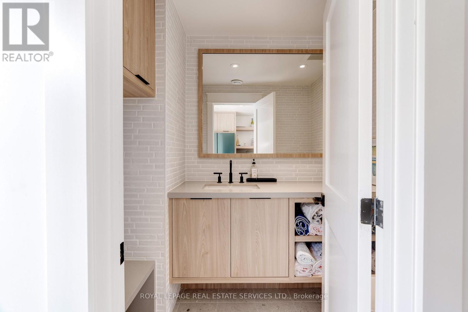 41 Fairwood Place E, Burlington, Ontario  L7T 2B7 - Photo 49 - W12594222