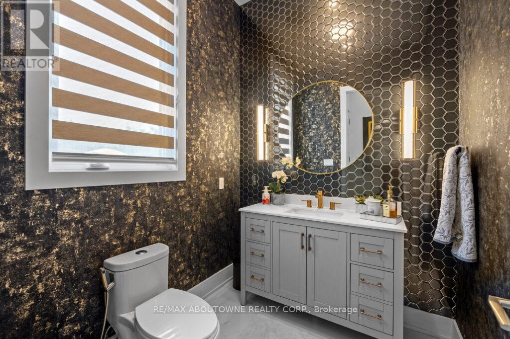 334 Third Lane, Oakville, Ontario  L6L 4A4 - Photo 13 - W12594248