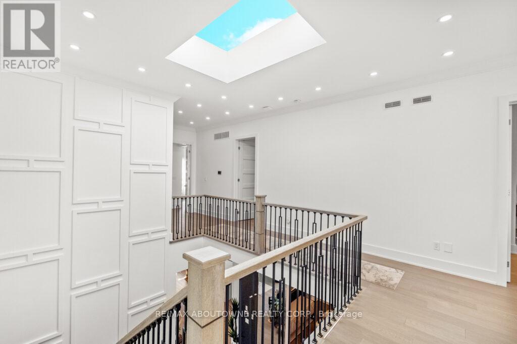 334 Third Lane, Oakville, Ontario  L6L 4A4 - Photo 20 - W12594248