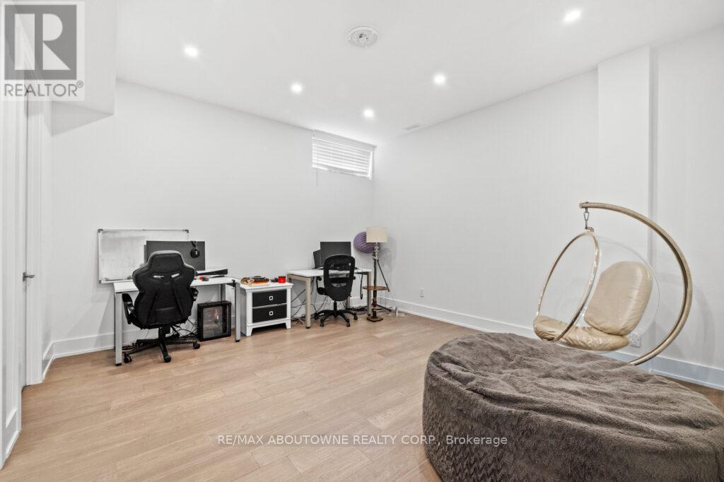 334 Third Lane, Oakville, Ontario  L6L 4A4 - Photo 34 - W12594248