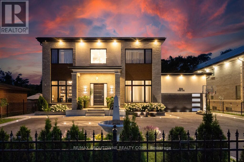 334 Third Lane, Oakville, Ontario  L6L 4A4 - Photo 4 - W12594248