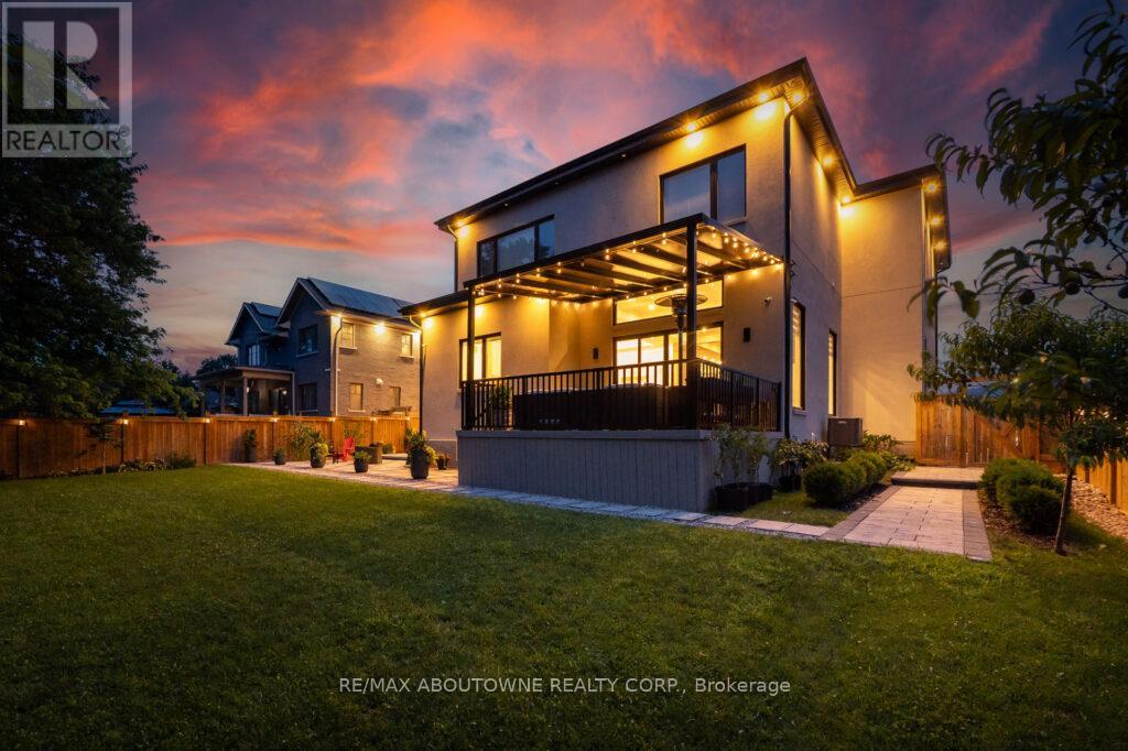 334 Third Lane, Oakville, Ontario  L6L 4A4 - Photo 40 - W12594248