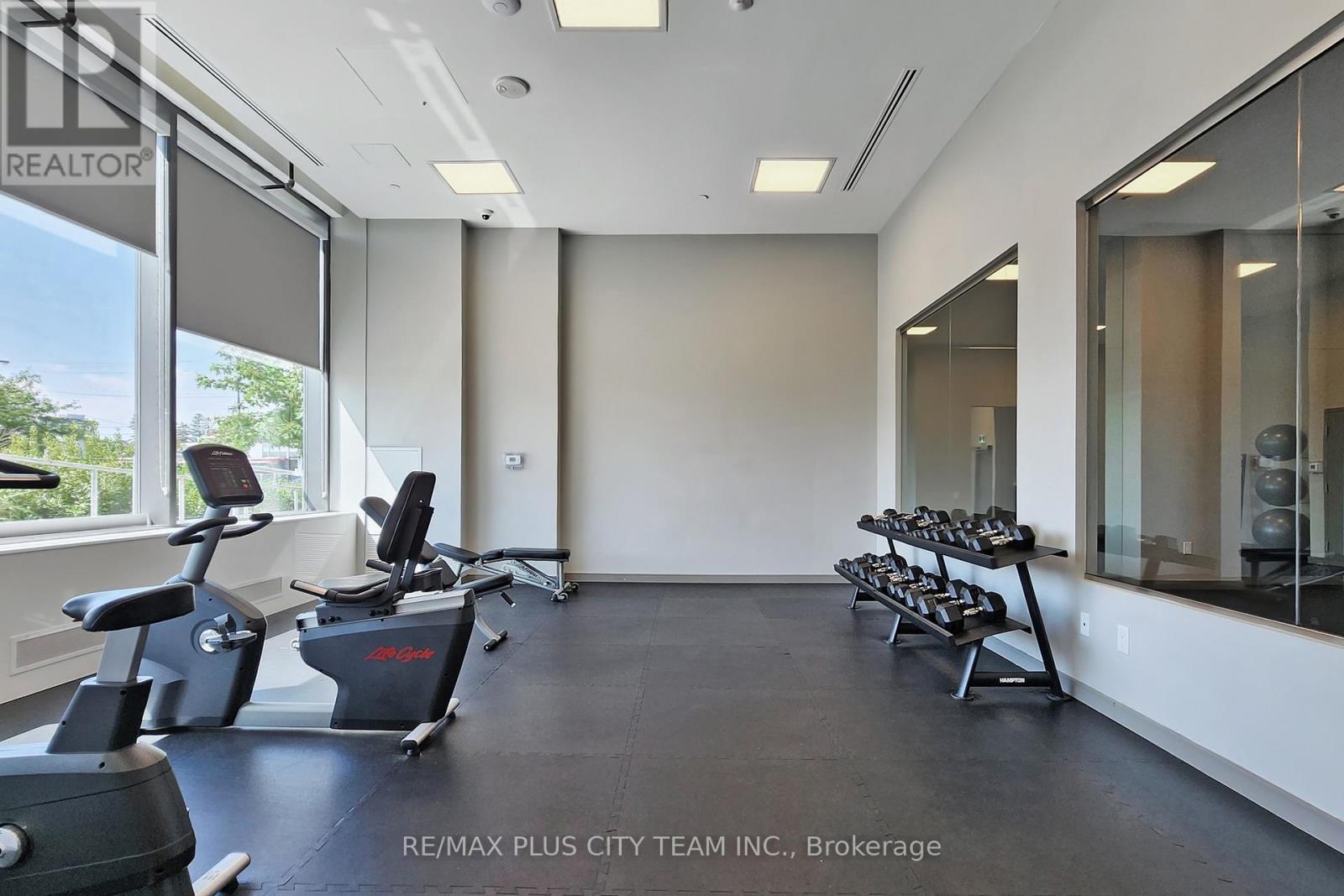 2010 - 50 Thomas Riley Road, Toronto, Ontario M9B 0C5 - Photo 12 - W12594250