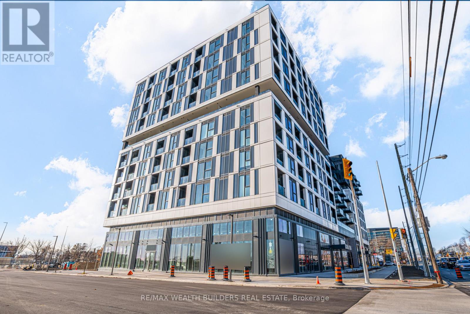 718 - 1037 THE QUEENSWAY, Toronto, Ontario