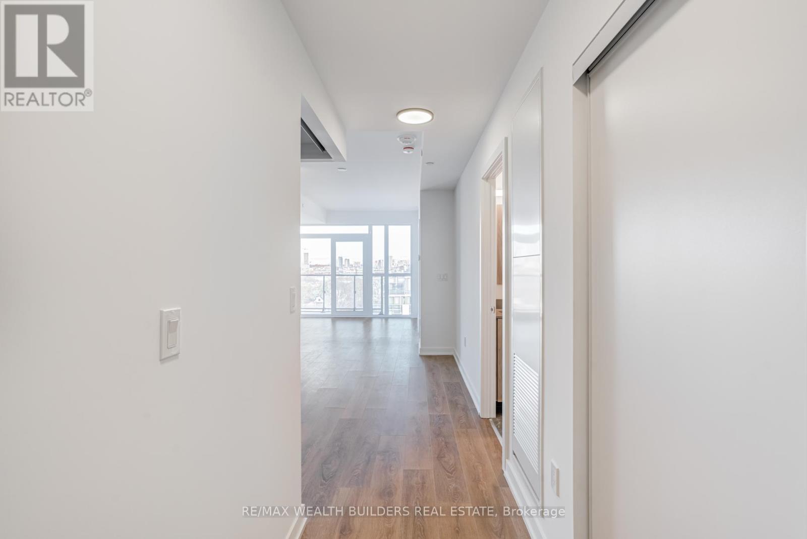 718 - 1037 The Queensway, Toronto, Ontario M8Z 6C7 - Photo 3 - W12594258