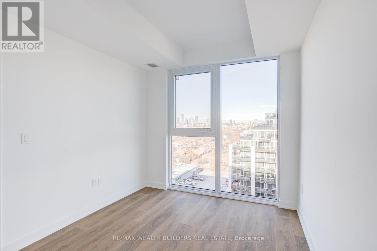 718 - 1037 The Queensway, Toronto, Ontario M8Z 6C7 - Photo 5 - W12594258