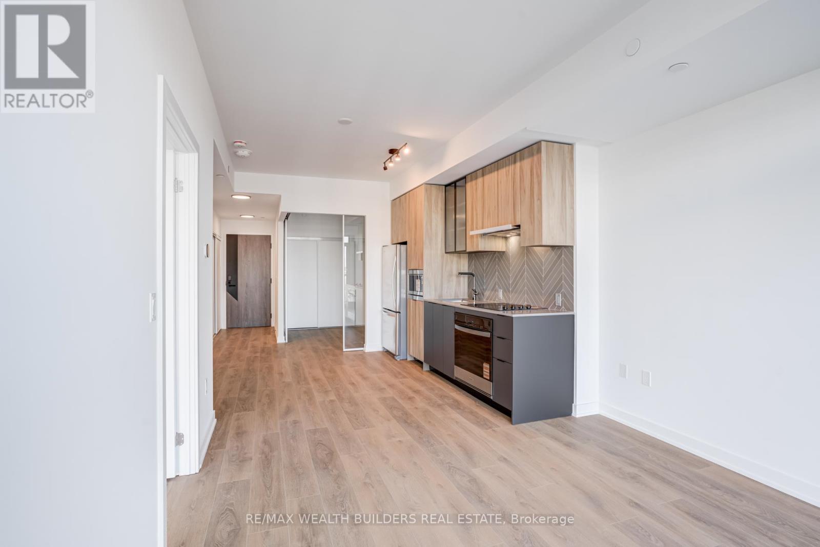 718 - 1037 The Queensway, Toronto, Ontario M8Z 6C7 - Photo 7 - W12594258