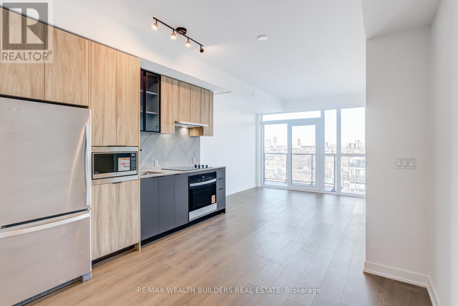 718 - 1037 The Queensway, Toronto, Ontario M8Z 6C7 - Photo 8 - W12594258