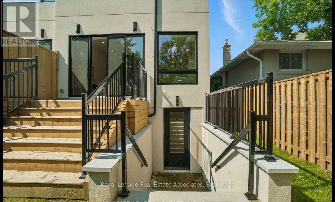 Bsmt - 1039 Caven Street, Mississauga, Ontario  L5G 4J3 - Photo 2 - W12594304