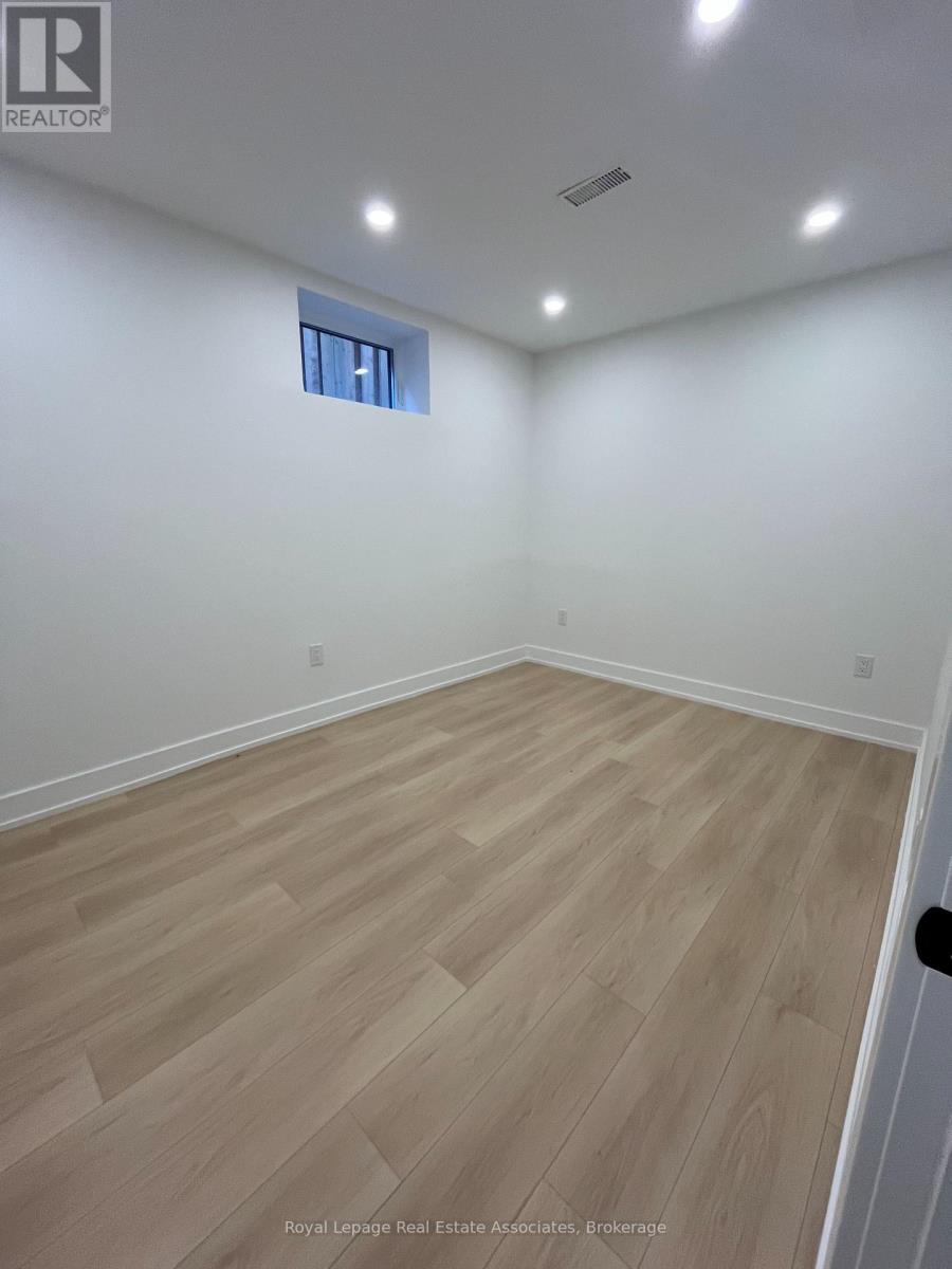 Bsmt - 1039 Caven Street, Mississauga, Ontario  L5G 4J3 - Photo 7 - W12594304