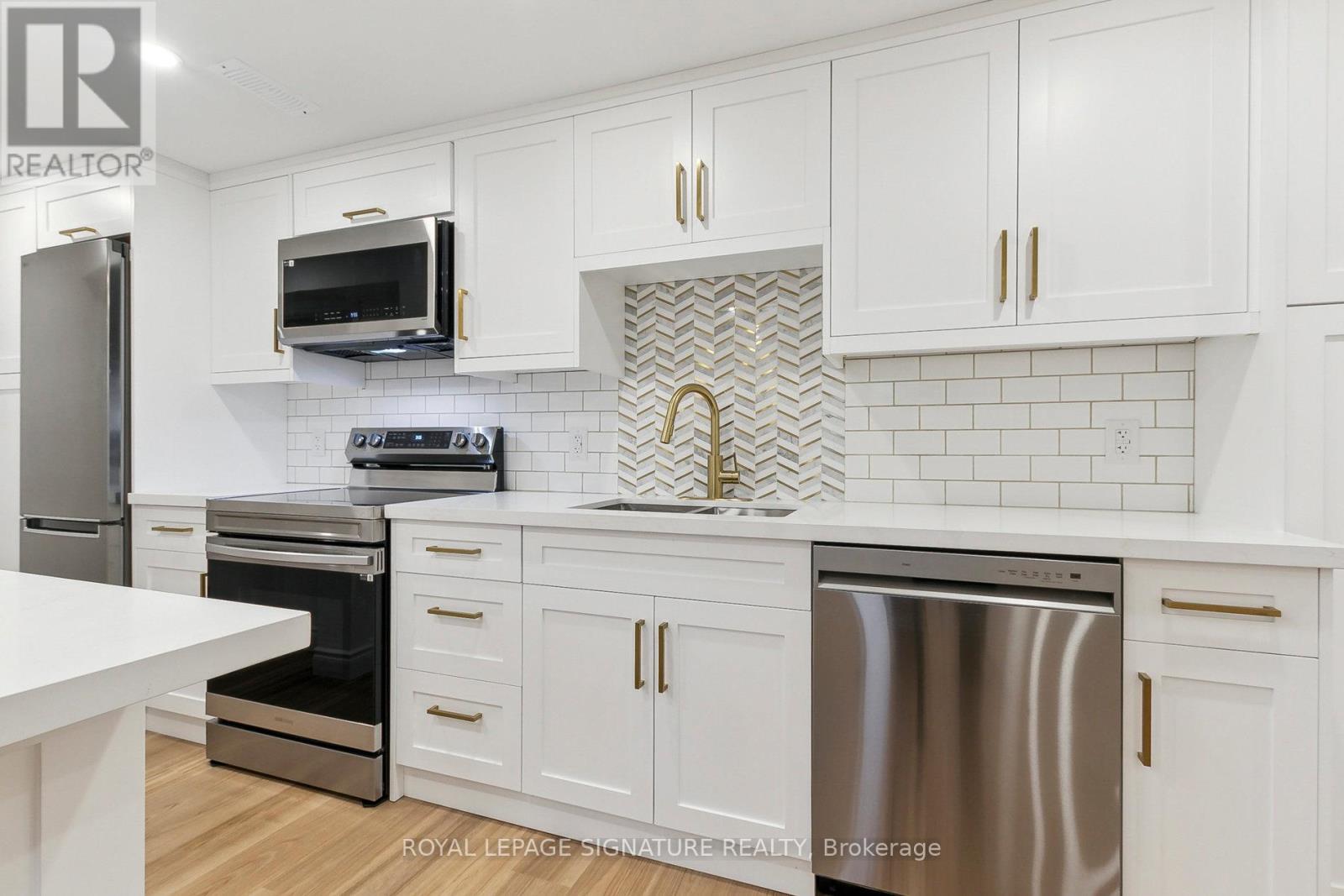 LOWER - 53 GRACEY BOULEVARD, Toronto, Ontario