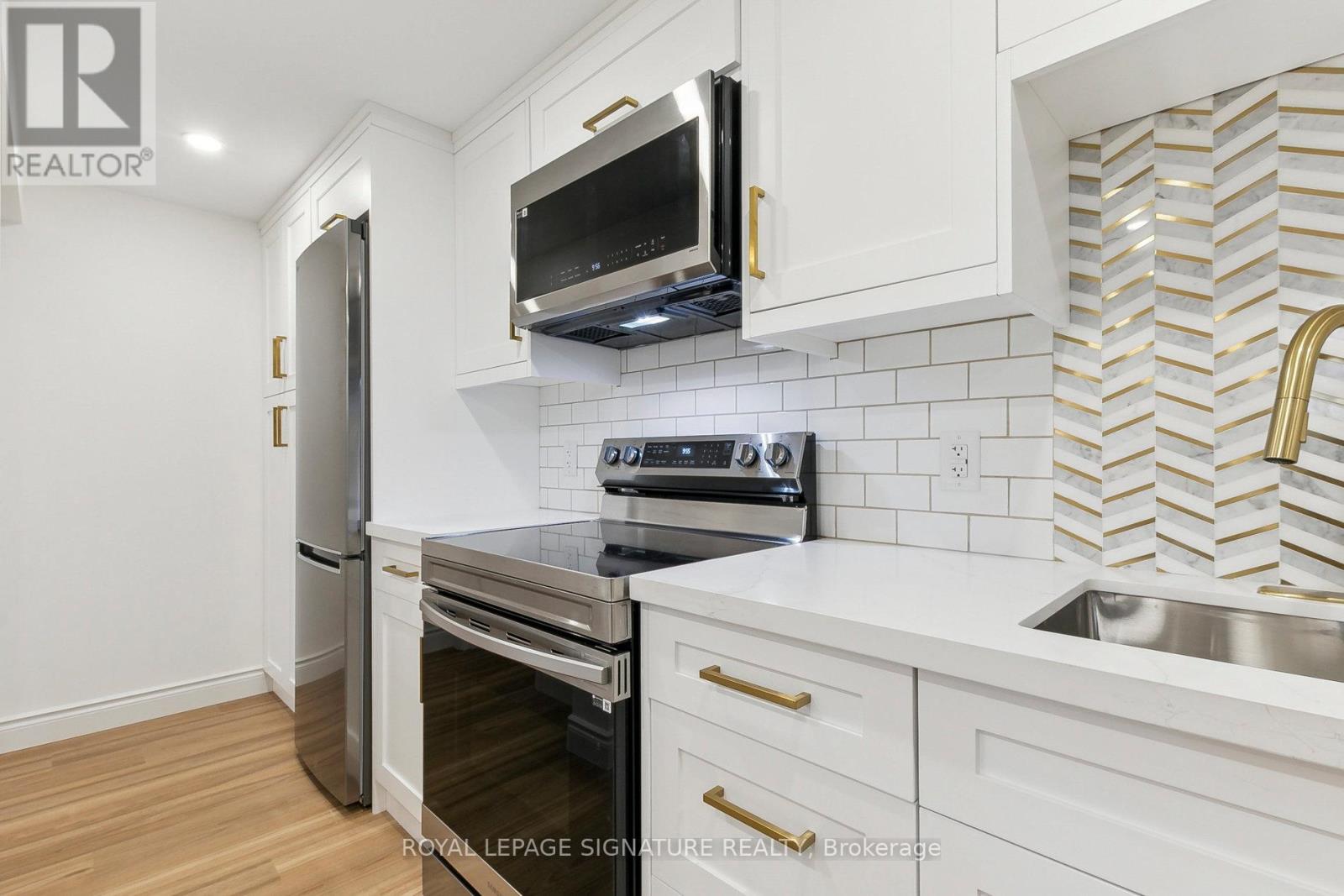 Lower - 53 Gracey Boulevard, Toronto, Ontario  M9R 2A2 - Photo 12 - W12594306