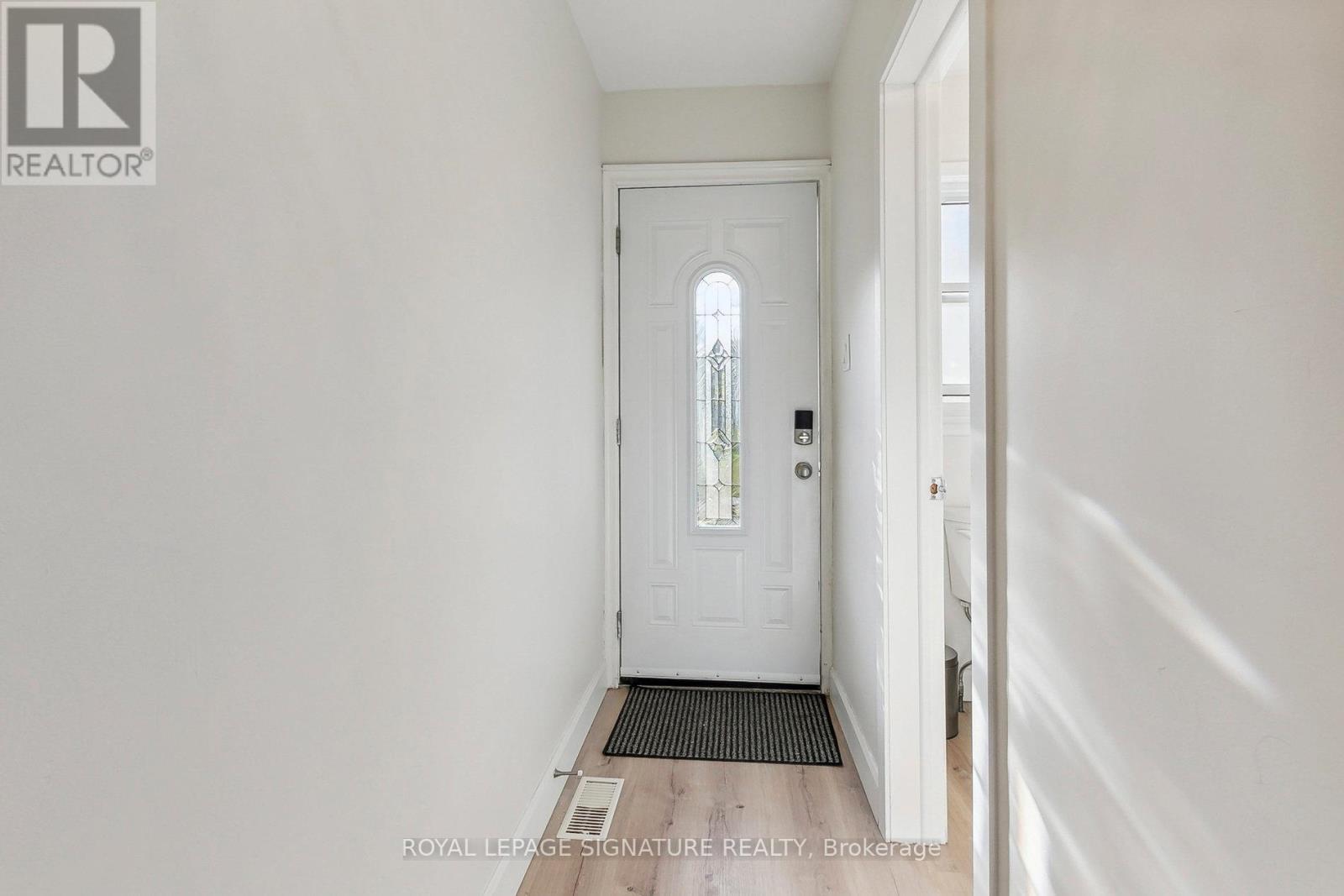 Lower - 53 Gracey Boulevard, Toronto, Ontario  M9R 2A2 - Photo 21 - W12594306