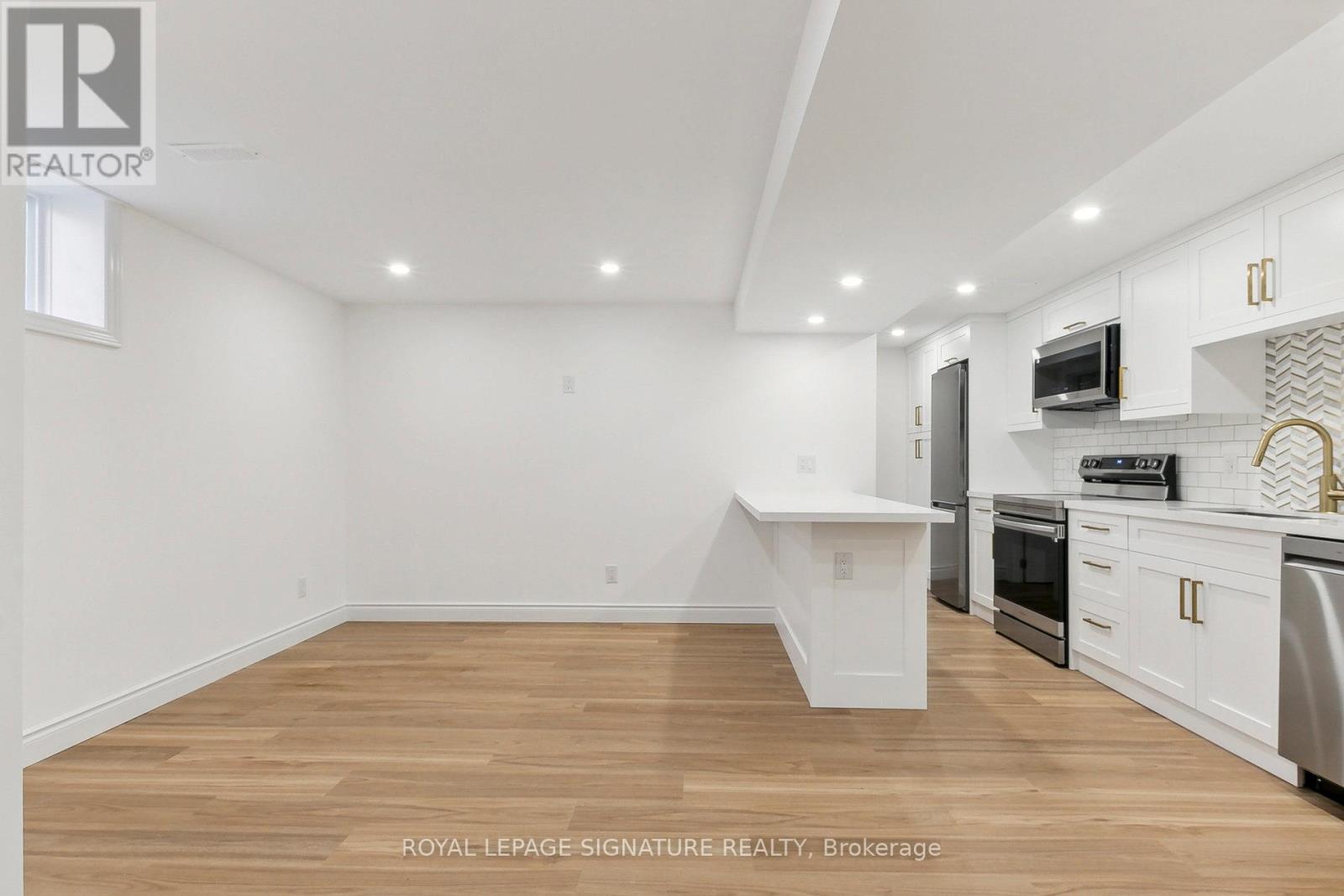 Lower - 53 Gracey Boulevard, Toronto, Ontario  M9R 2A2 - Photo 5 - W12594306