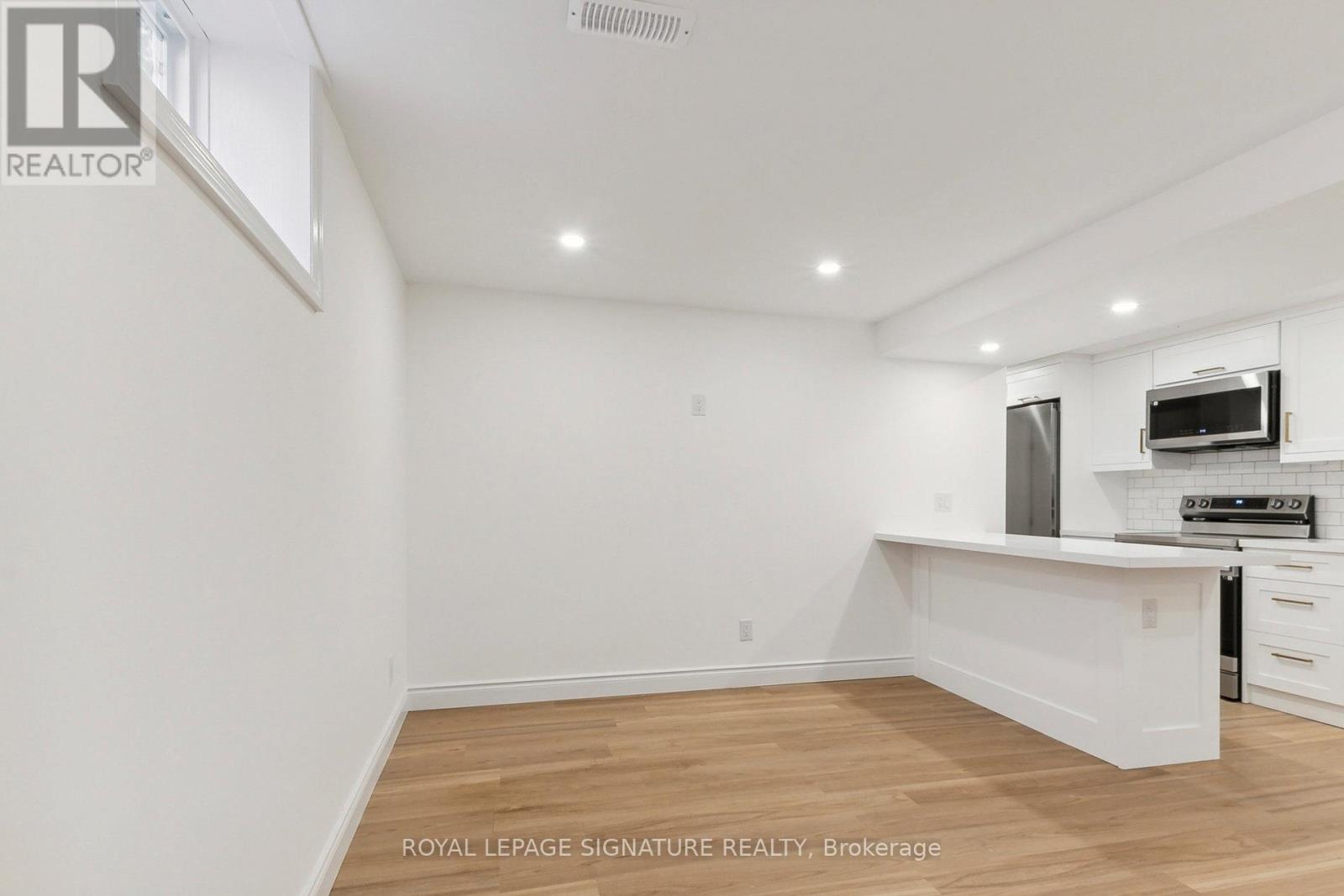 Lower - 53 Gracey Boulevard, Toronto, Ontario  M9R 2A2 - Photo 7 - W12594306