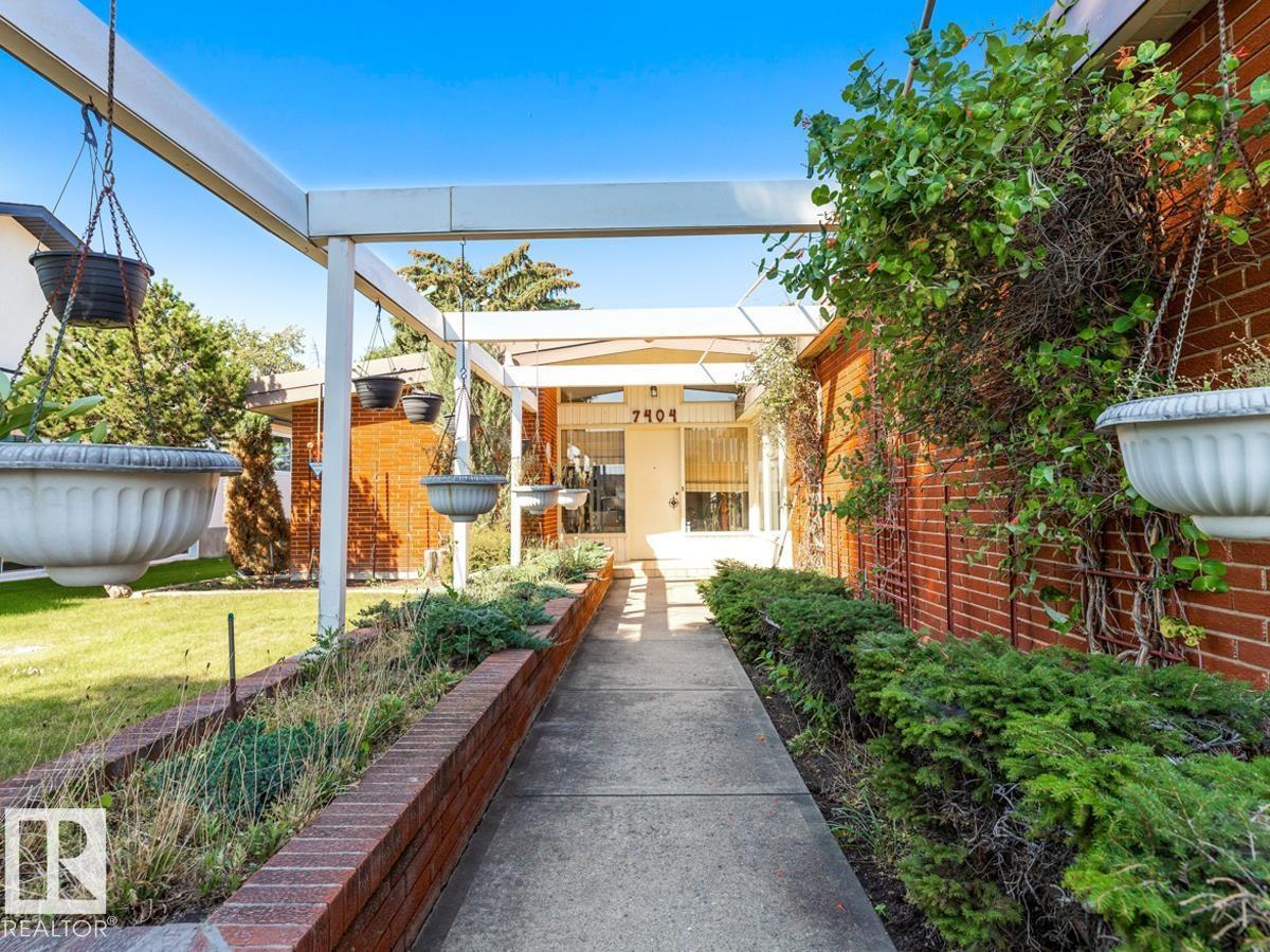 7404 Rowland Rd Nw, Edmonton, Alberta  T6A 3W1 - Photo 7 - E4467226