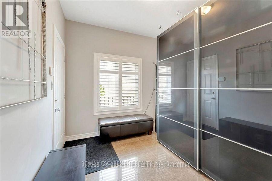 349 Valridge Drive, Hamilton, Ontario L9G 0B1 - Photo 16 - X12594114