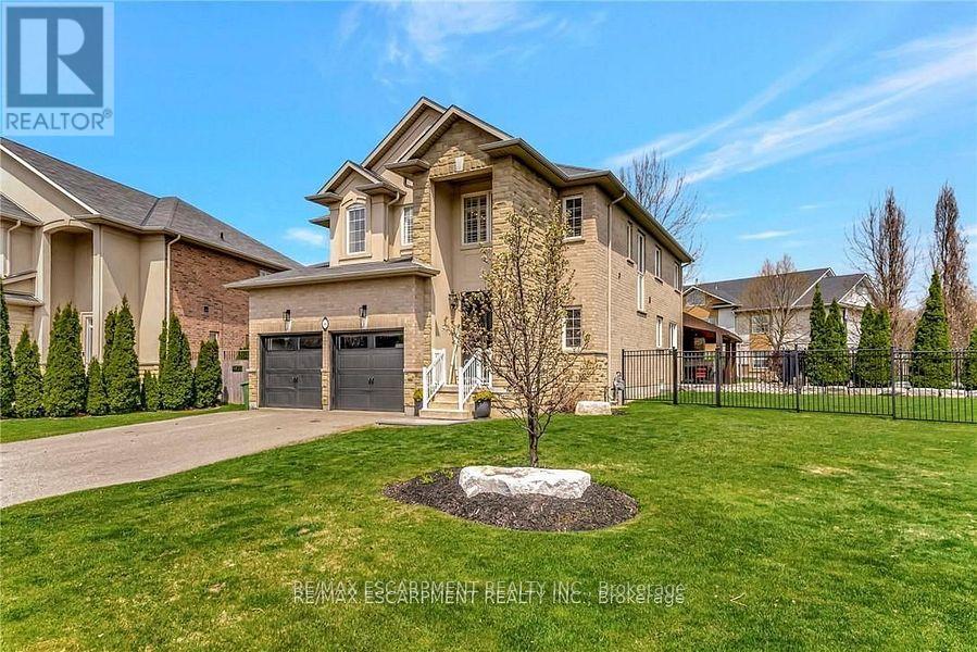 349 Valridge Drive, Hamilton, Ontario L9G 0B1 - Photo 3 - X12594114