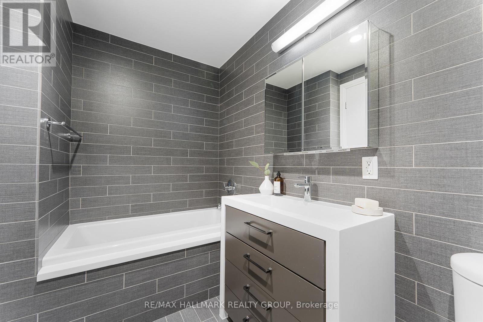 1007 - 428 Sparks Street, Ottawa, Ontario  K1R 0B3 - Photo 39 - X12594408