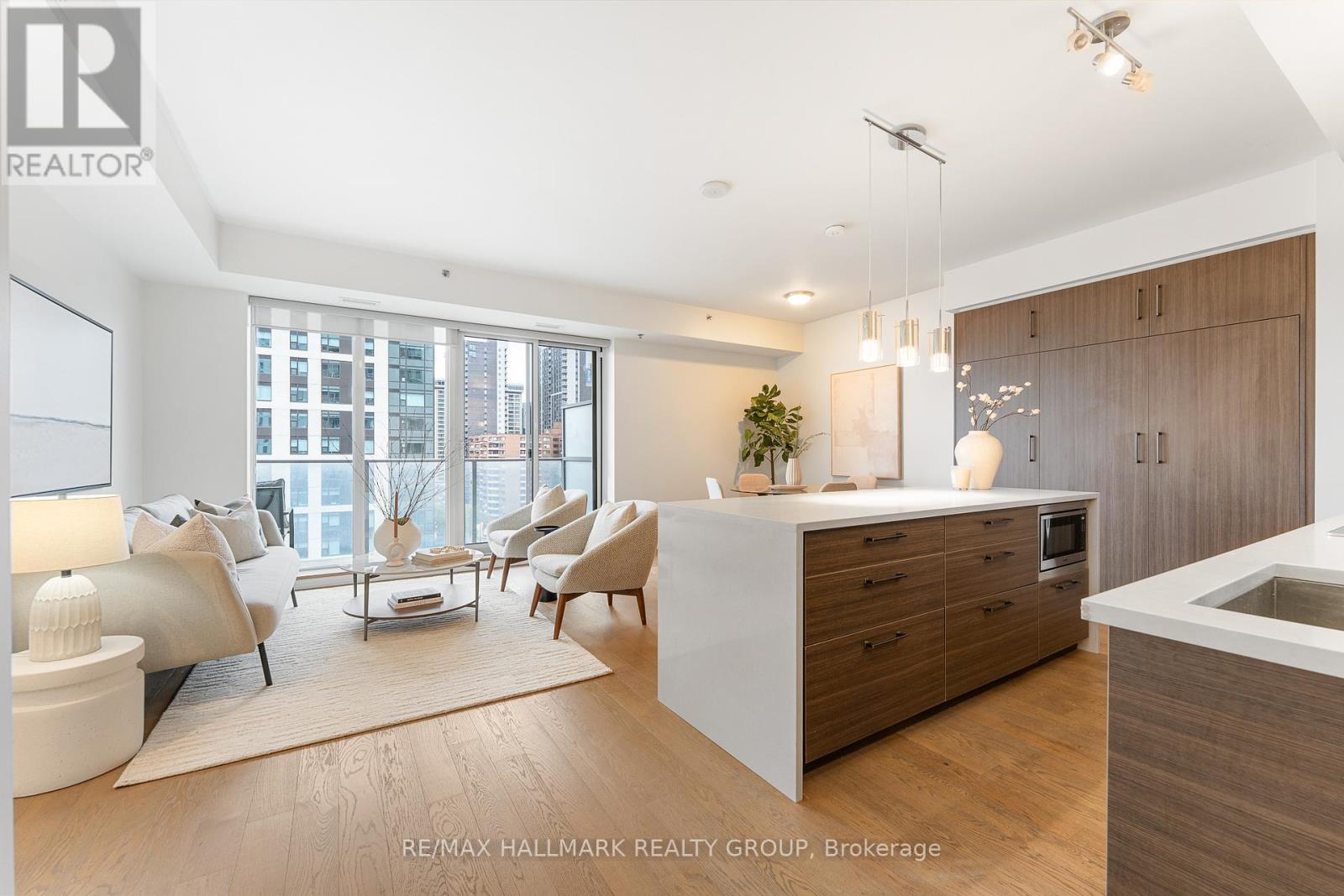 1007 - 428 Sparks Street, Ottawa, Ontario  K1R 0B3 - Photo 4 - X12594408