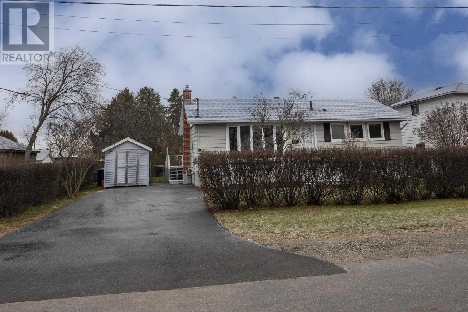 77 Gertrude AVE, Thunder Bay, Ontario