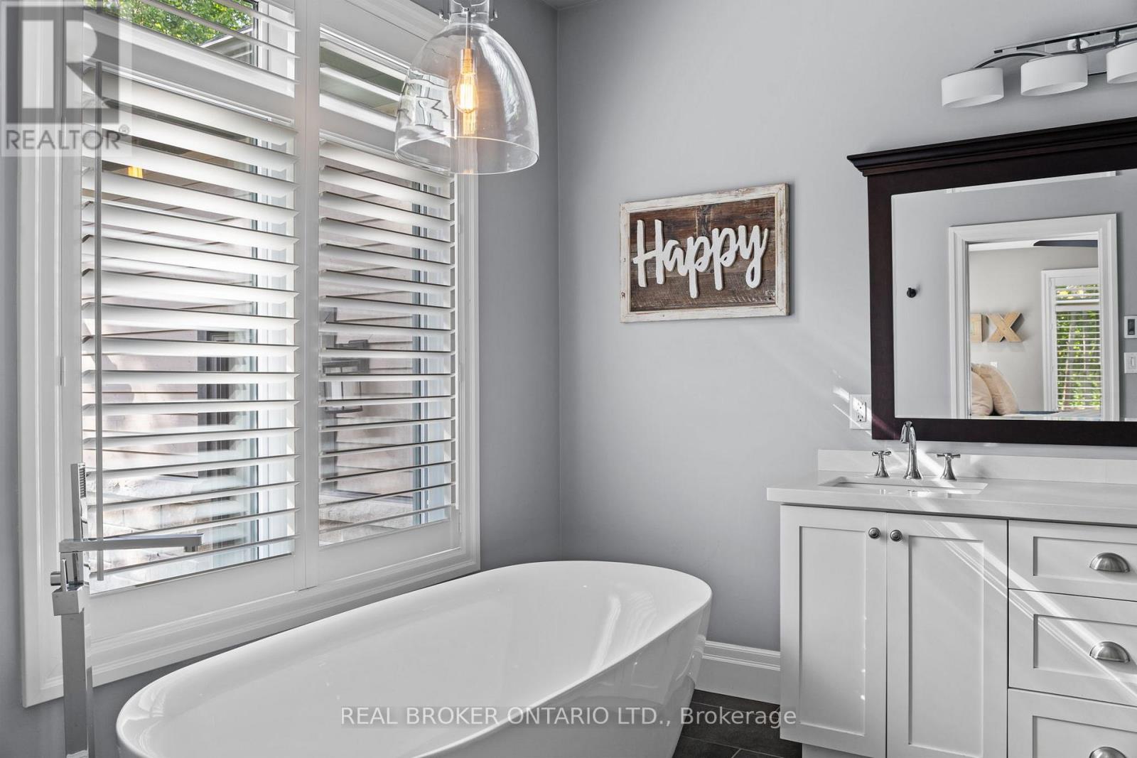 49 Sydenham Trail W, Clearview, Ontario L0M 1H0 - Photo 26 - S12409351