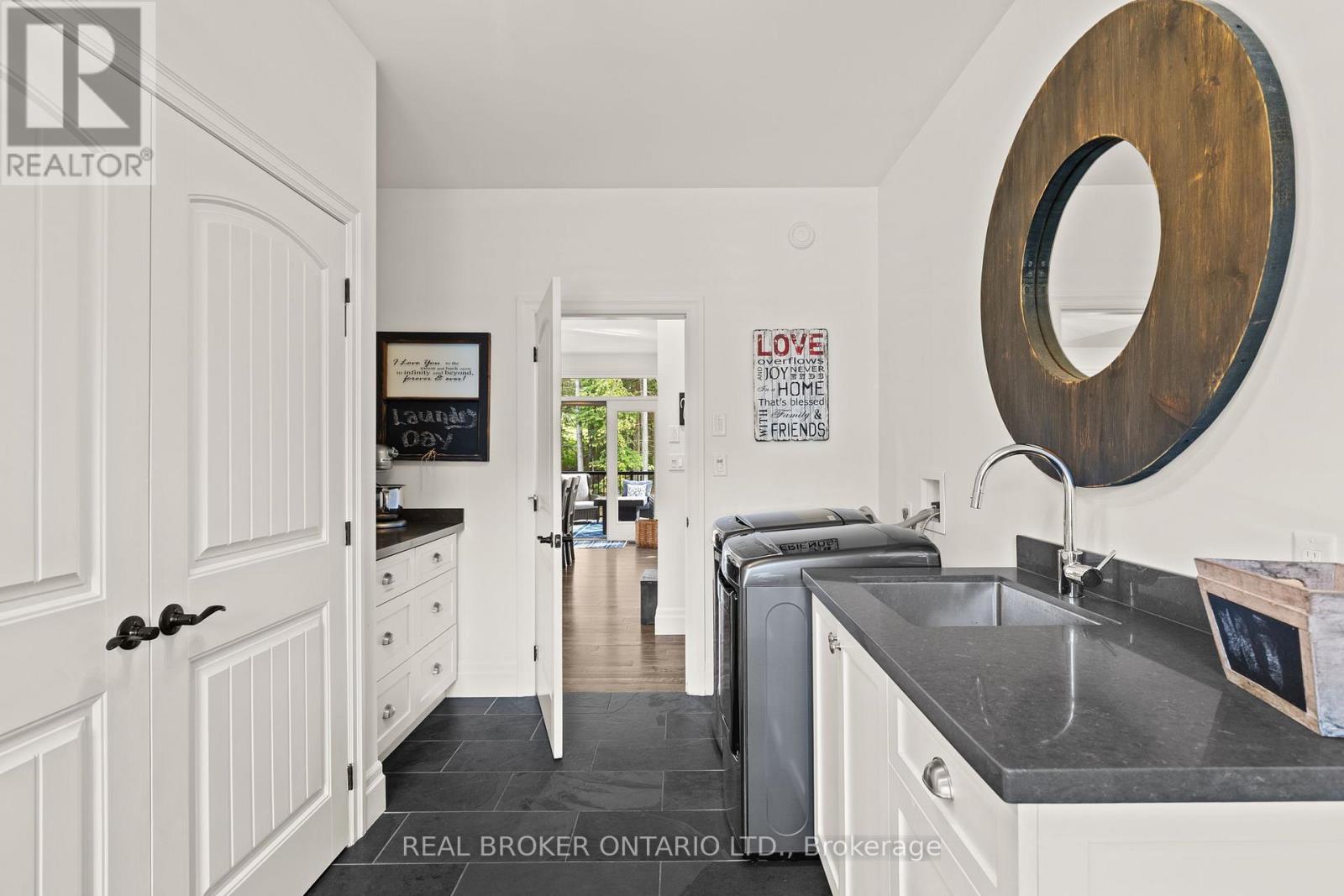 49 Sydenham Trail W, Clearview, Ontario L0M 1H0 - Photo 22 - S12409351